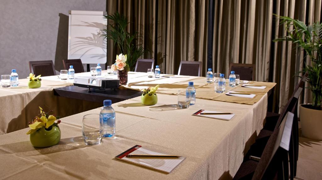 The Royal Riviera Hotel Doha Exterior foto